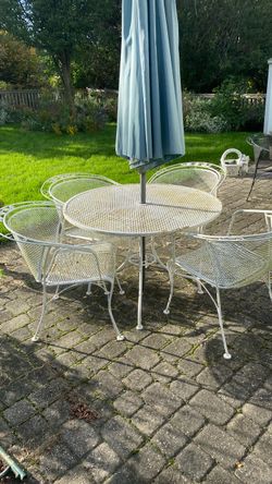 Wrought Iron Patio Set 48”  Table  4 Barrel Chairs