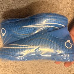 Size 7 Kids Soccer Turf Shoes