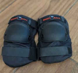 Eight Ball Black Knee Pads