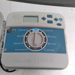 Hunter pro c sprinklers irrigation controller 16 zones working very good

Comes with AC adapter