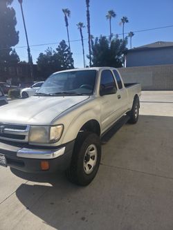 Toyota Tacoma Prerunner 2000