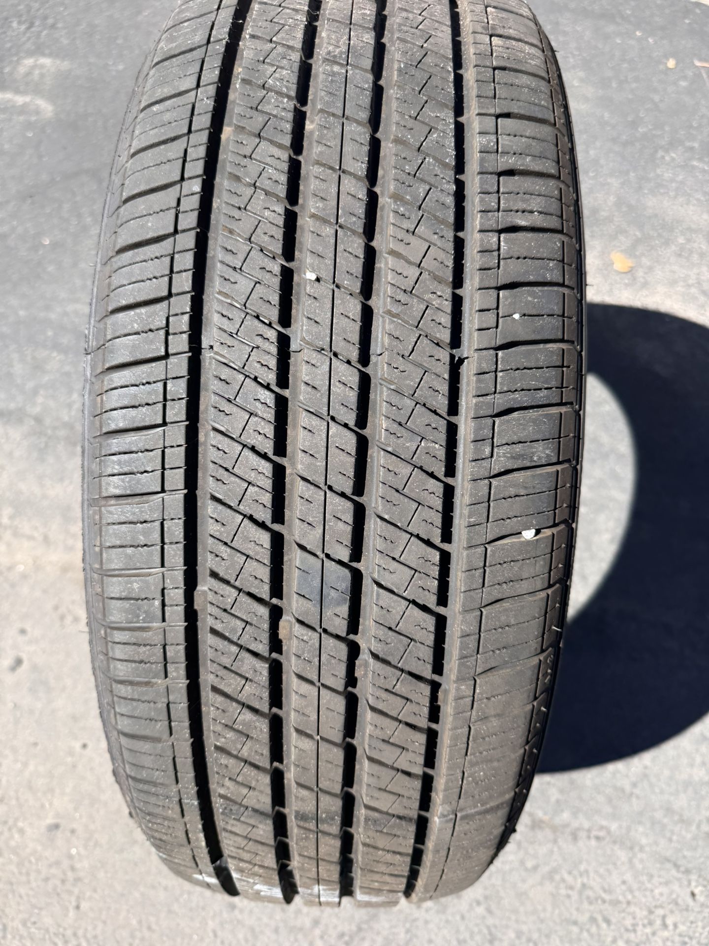 Single (1) 235 55 19 Vantage Touring A/S tire