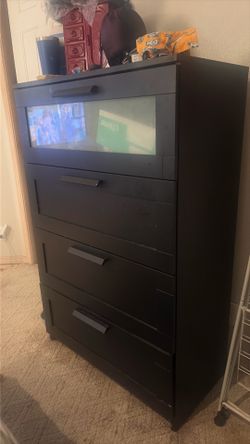 Queen bed with 2 matching dressers