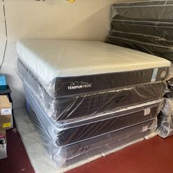 Tempur-Pedic LuxeBreeze Soft King Mattress – 13” Premium Cooling Comfort | Factory Fresh & Sealed | Same-Day Delivery Available
