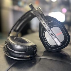 Logitech Astro A50 X Wireless Gaming Headset + Base Station (Xbox, PS5, PC/Mac) – Leather Upgrade