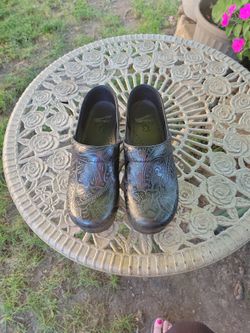 Dansko Clogs Patent Leather Black Paisley Nurse Shoes Size 39