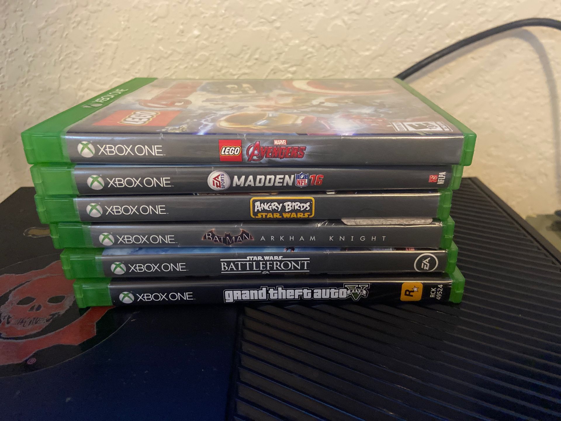 Xbox Box One (Does Not Come With Controller) (Does Not Comes With Games) WORKS LIKE ITS BRAND NEW
