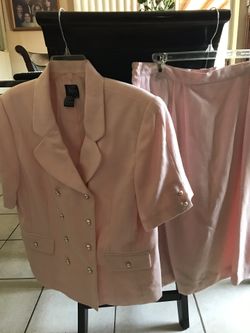 Size 16 two piece skirt suit. Light pink
