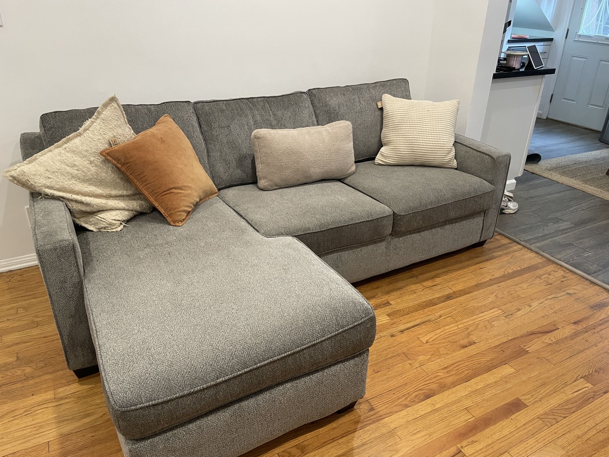 🛋️ Large Grey 2-Piece Sofa with Reversible Chaise
