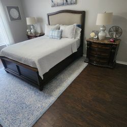 Grand Queen Bedroom Set