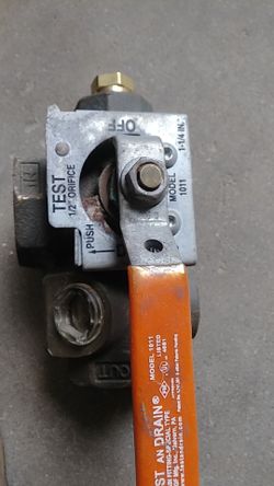 300 wog 11/4 glove valve