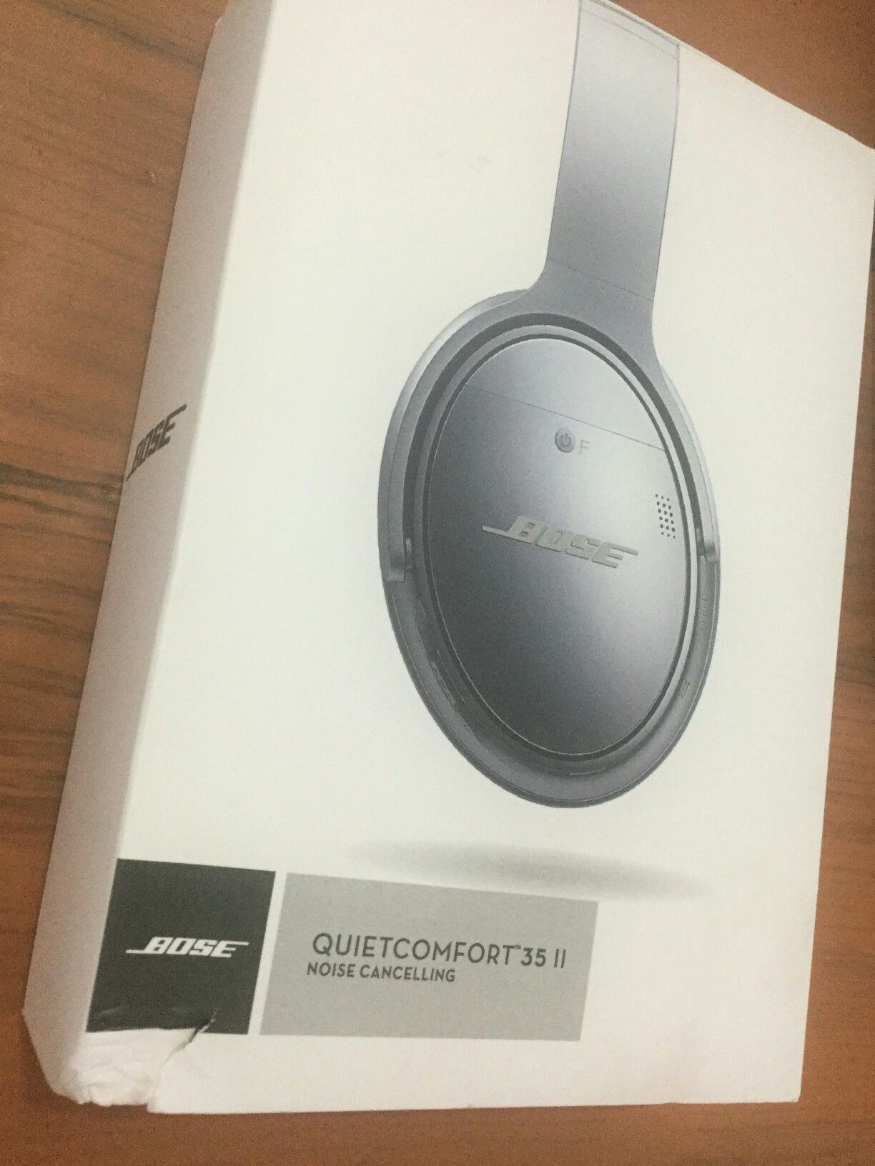 BOSE Quietcomfort 35 headphones-Great Gift!!