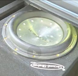 I have 2 Rockford Fosgate 12" T1 without the box with Kicker mono blocker amp with bass knob