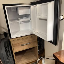 New Hisense Mini Fridge, Refrigerator, Dorm Or Room