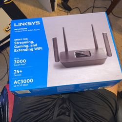Linksys Max Stream TribBand mesh Wi-Fi 5 Router 