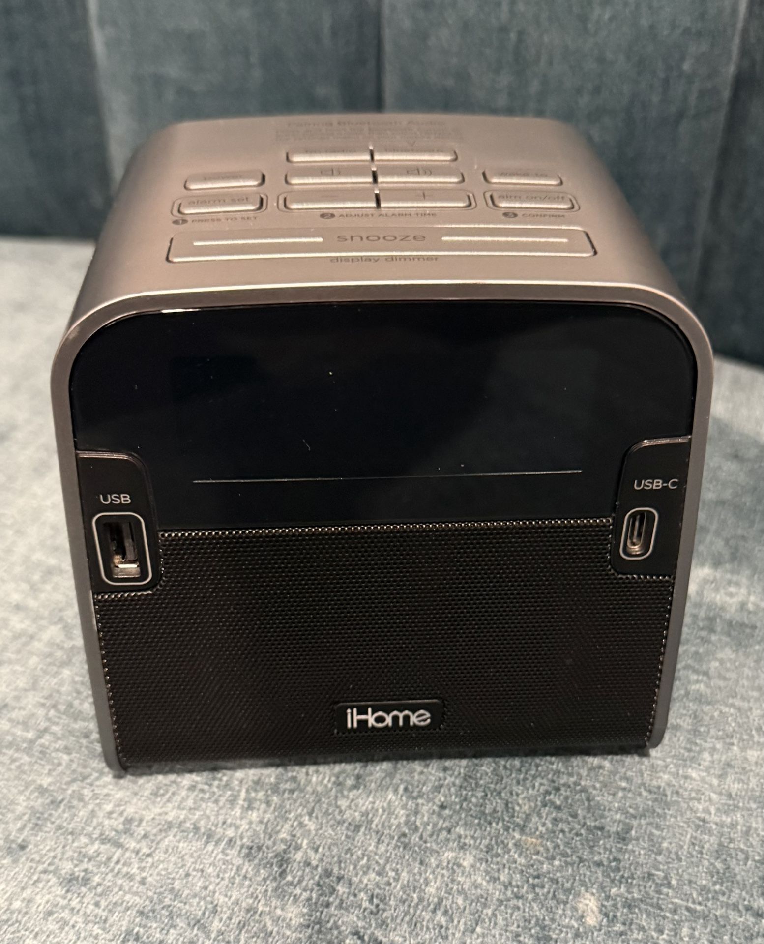 iHome Bluetooth FM Clock Radio And Speaker