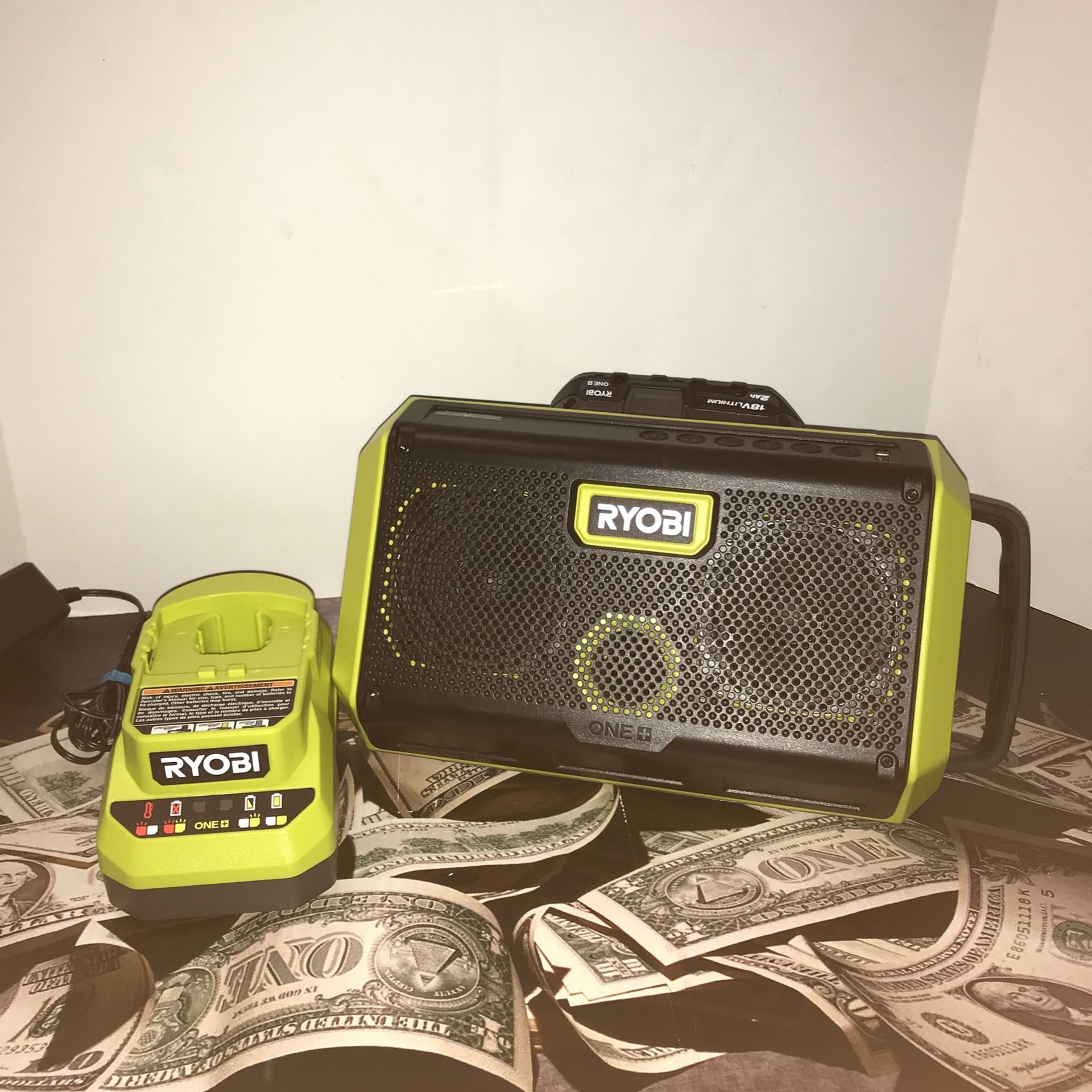 32-5439-12 RYOBI BLUETOOTH SPEAKER WITH BATTERY AND CHARGER