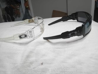 OAKLEY OIL RIGS GLASSES - 2 PAIRS