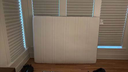 Queen mattress, excellent condition