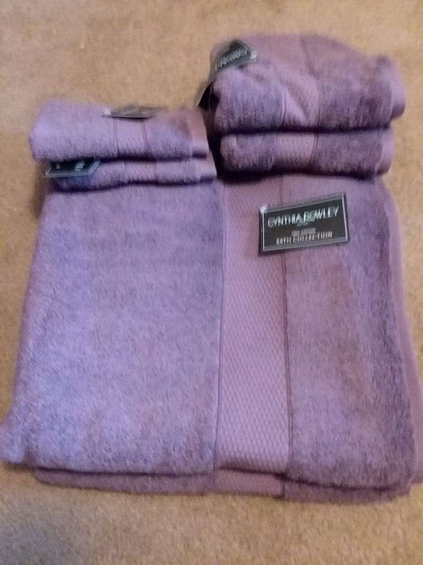 New Cynthia Rowley bath towel set for Sale in Lexington, NC - OfferUp