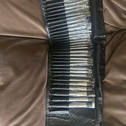 BH Cosmetics Sculpt and Blend Makeup Brushes 36 Piece Professional Set Brand New