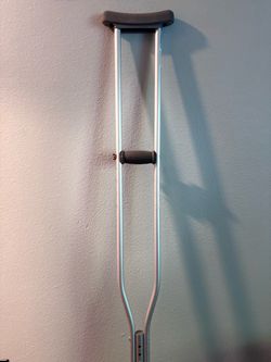 Adjustable Aluminum Underarm Crutch – Lightweight
