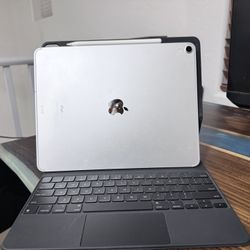 iPad 12.9” 3rd Generation With Magic Keyboard And Apple Pencil