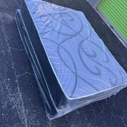 NEW QUEEN REGULAR  MATTRESS AND BOX SPR+ING-2pcs