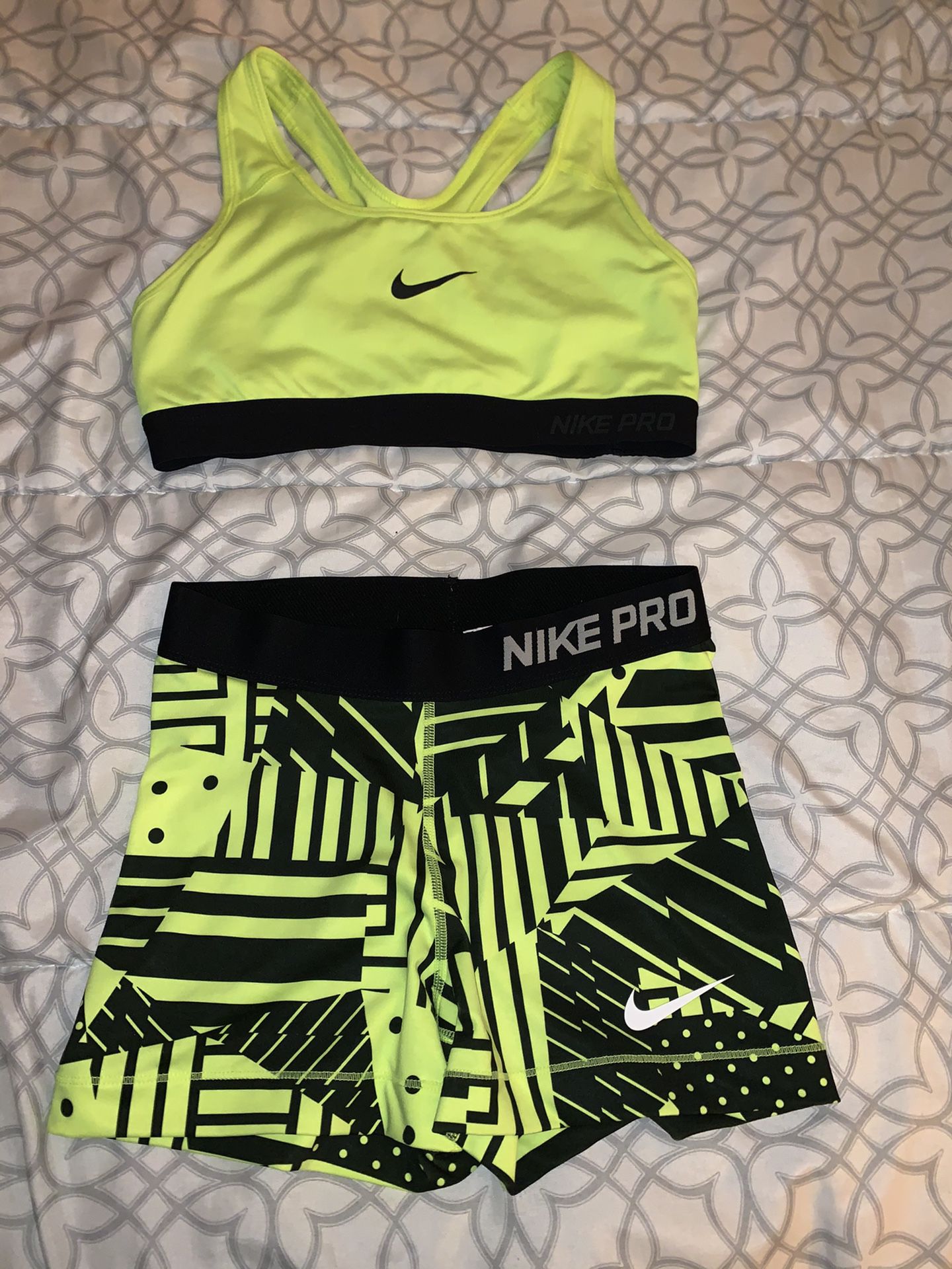 Nike pro sports bra & shorts Small