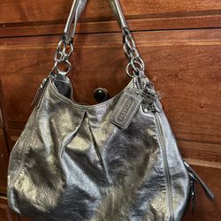 Pre-Loved❤️ Coach❤️ Madison Maggie No. E1082 15741 SV/Gunmetal Leather Hobo Bag 3 Compartments