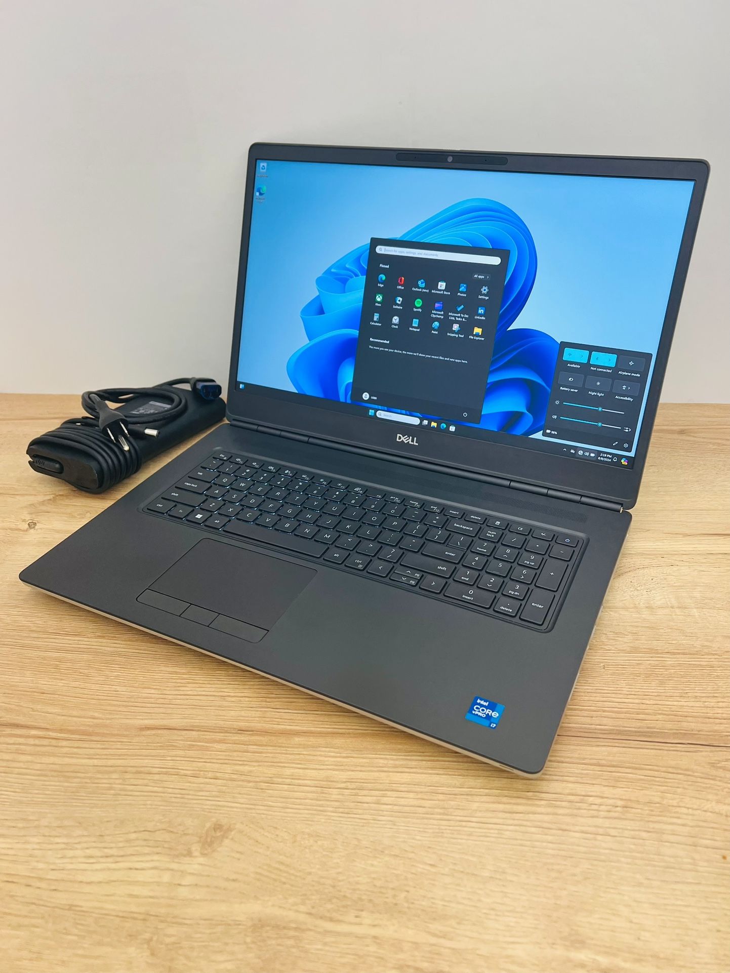Dell i7 11th Gen vPro 8 Core 17.3” Full HD laptop workstation / Windows 11 Pro / Camera / SSD 512GB / RAM 32GB / NVIDIA / Bluetooth / Charger / Backli