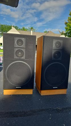 Sanyo S-3660 3-way Twin Bass Reflex Floor Speakers Wood