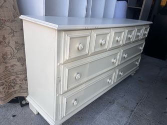 White Wood Dresser with 7 Drawers