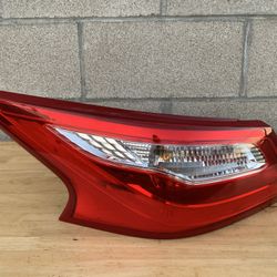 16-18 Nissan Altima SR Black Housing Left Tail Light