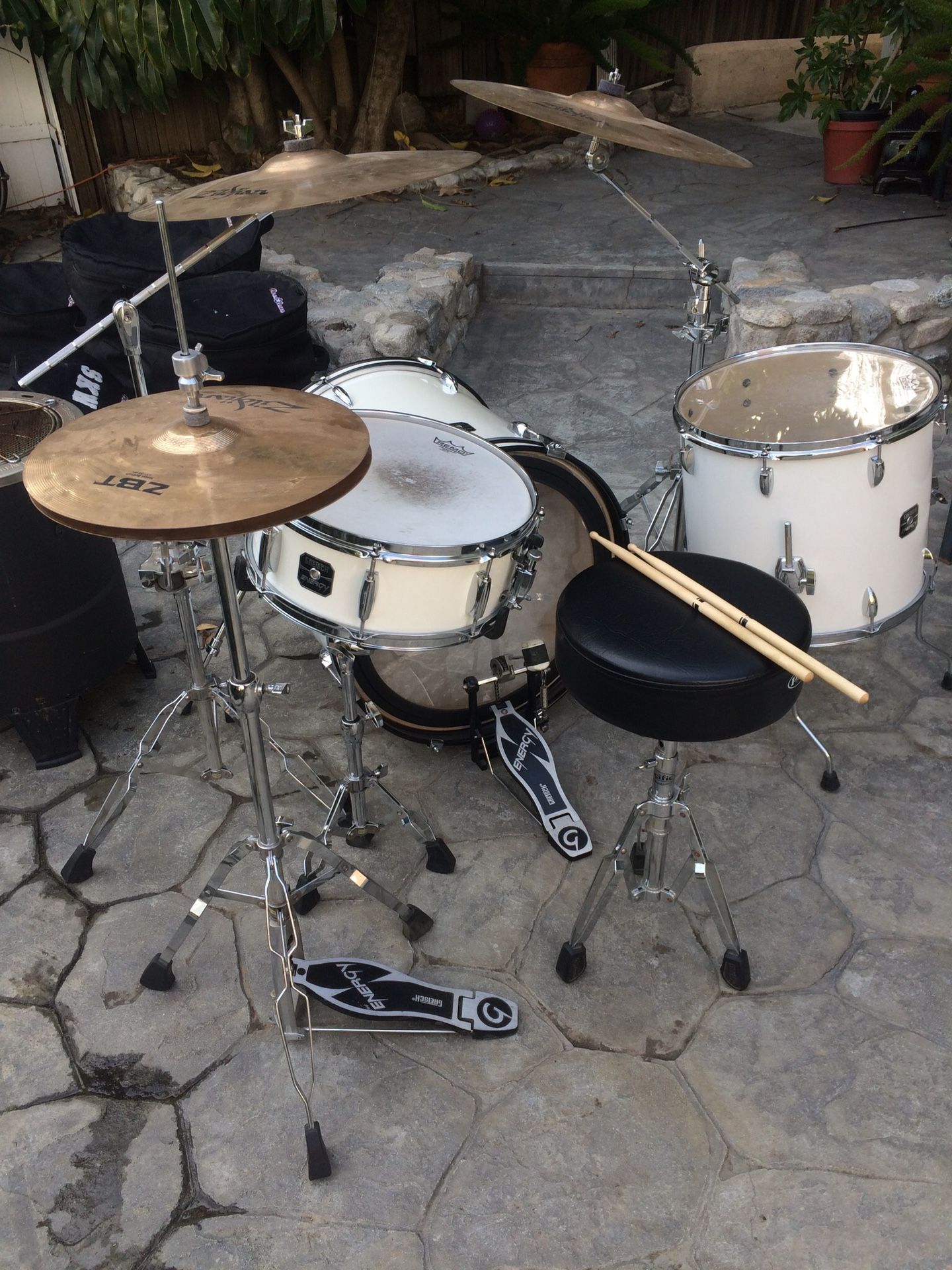 Gretsch Energy Drum Set PLUS Roadrunner Case Set, Throne, extra Toms, etc!!!