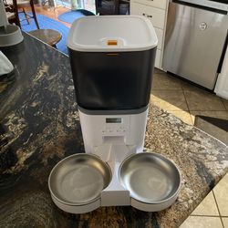 Automatic Food and Water Dispenser For Cats…