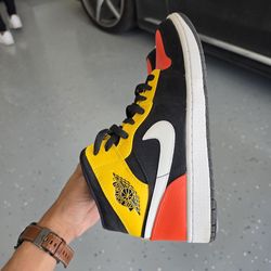 Air Jordan 1 Mid SE 'Amarillo' Size 9