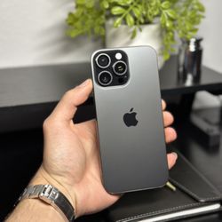 iPhone 16 Pro Max 256gb (Unlocked) Battery 90% 