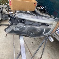2015 Honda Pilot Left Headlight