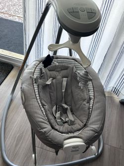 Baby swing / bouncer