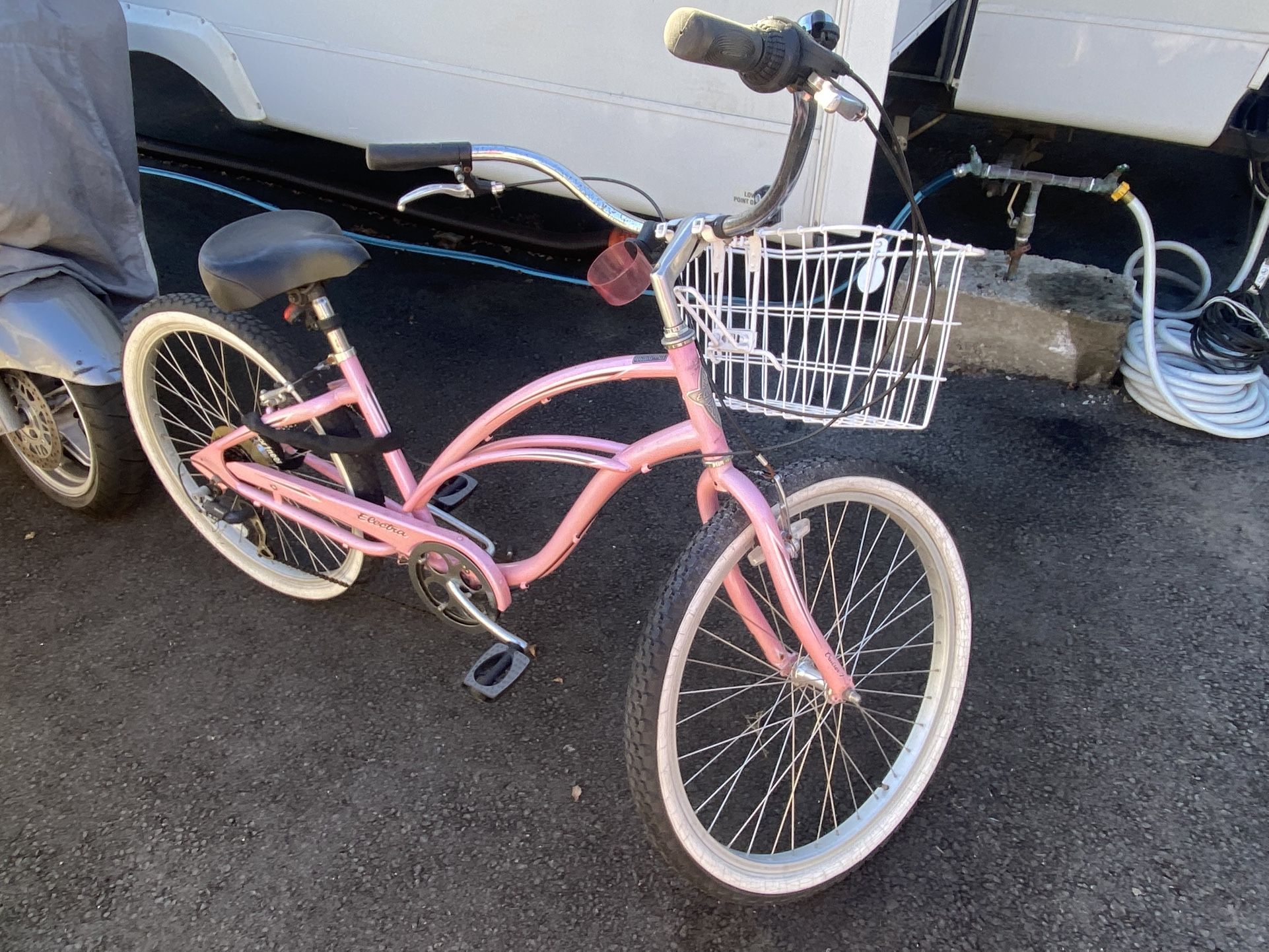 Cute Beach Cruiser with Basket Lock