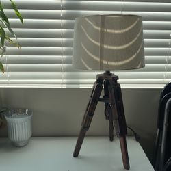 Tripod Wooden Lamp 