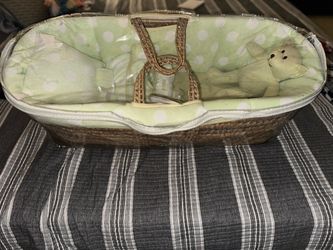Moses woven baby basket, bassinet bed, blanket, pillow, baby toy