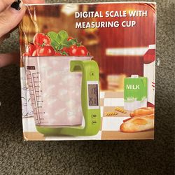 digital scale with measurement cup