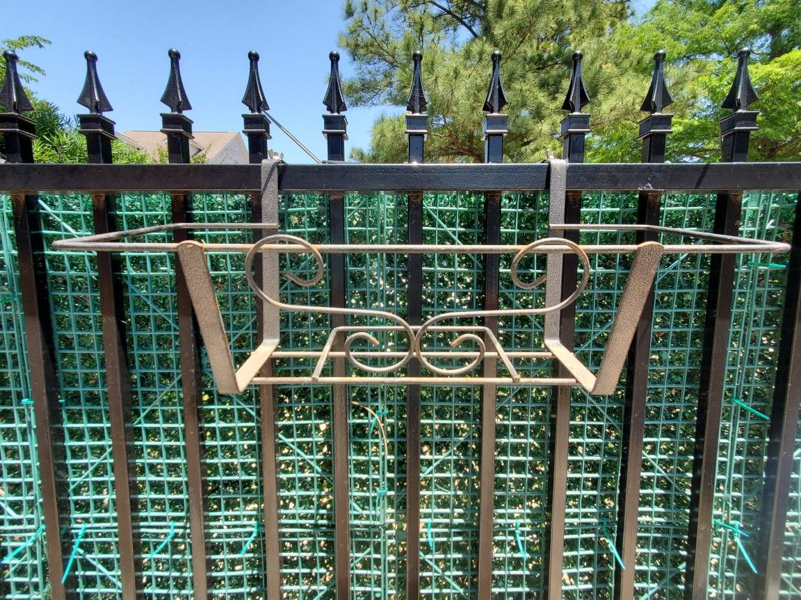 Plant holders (2) with adjustable hangers