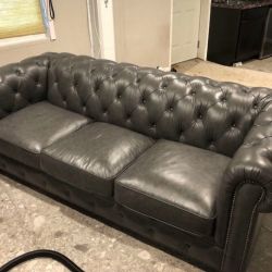 Chesterfield Leather Couch 🚚 DELIVERY AVAILABLE