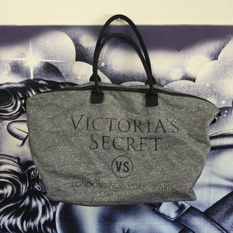 VS HOLIDAY 2015 VICTORIA'S SECRET SILVER GLITTER OVERNIGHT TOTE WEEKEND DUFFLE BAG SUPER SPARKLY EUC