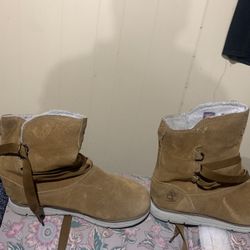 Women Knee High Boosts And Timberland Boots