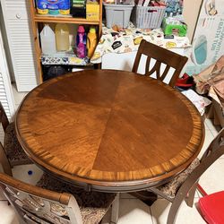 🪵 Round Wooden Dining Table + 5 Cushion Chairs – Solid & Clean 🪑  Selling a beautiful round wooden dining table set with 5 matching cushioned chairs