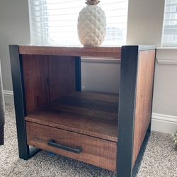 Haverty’s End Table Solid Wood 